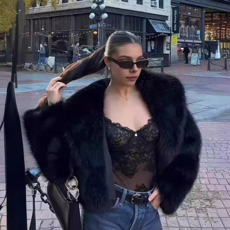 Alette – Kort Jakke med Lange Ermer og Lommepynt