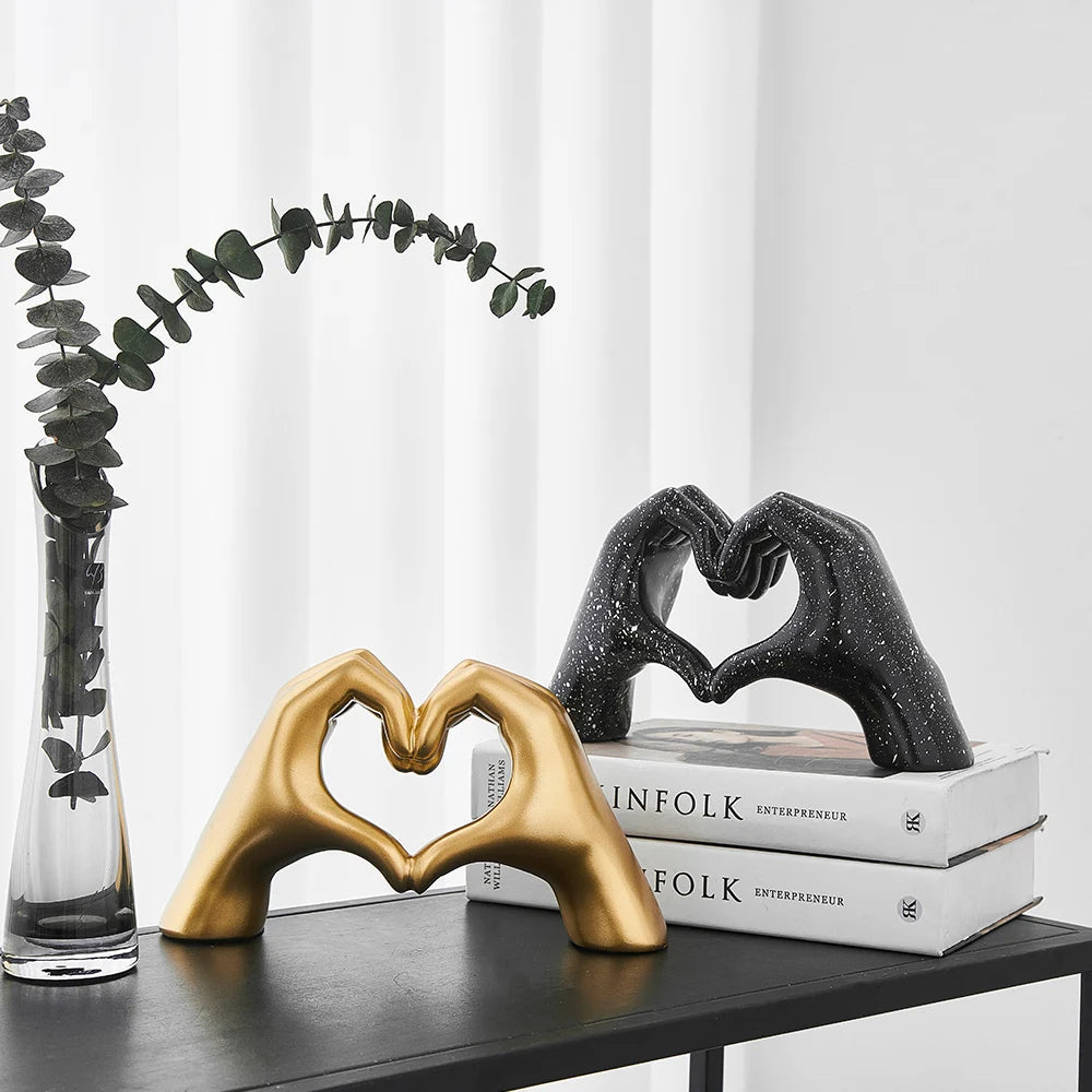 LoveHands - Hjerteformet statue som hyller kjærlighet og samhold