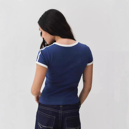 Heleen – Kortermet T-skjorte med trykk og V-hals