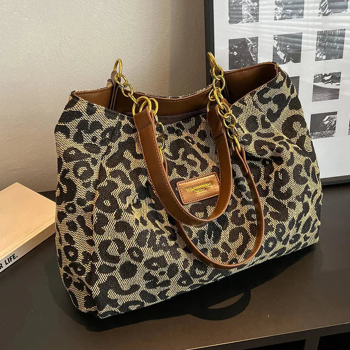 Rhea - Leopardprint håndveske med romslig interiør og dristig stil