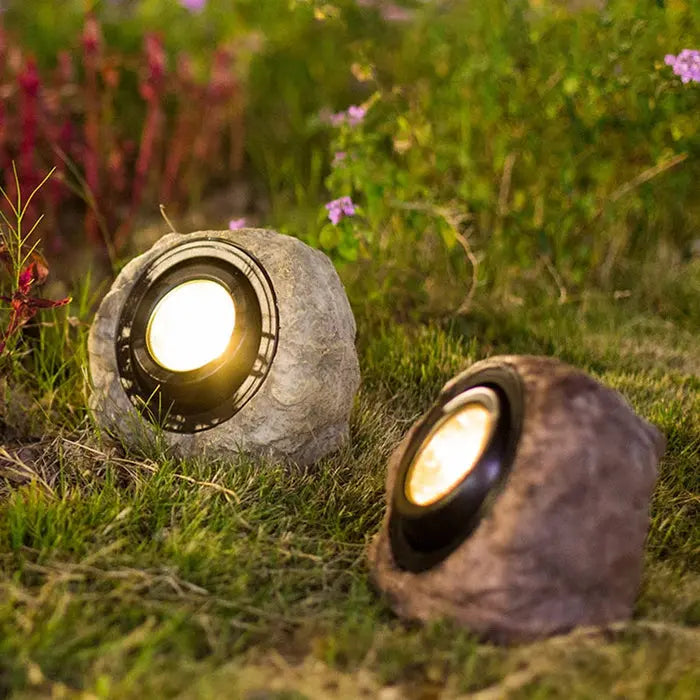 TerraGlow - solcellelys i stein for naturlig belysning utendørs