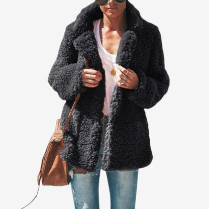 Velmora – Jakke med Slagkrage og Lange Ermer