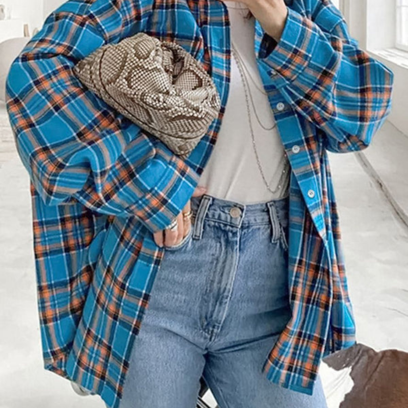 Kristin – Rutemønster skjorte med knappestolpe og lange ermer