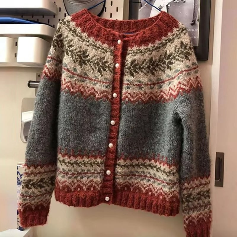 Emma – Langermet cardigan med rund hals og knapper