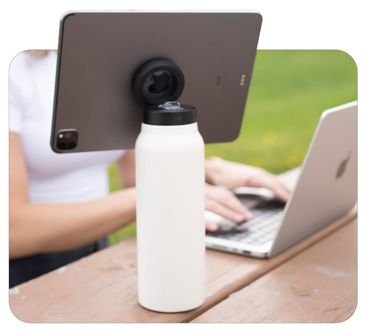 AquaGrip – Justerbar Flaskemontert Telefonholder med Portrettdesign