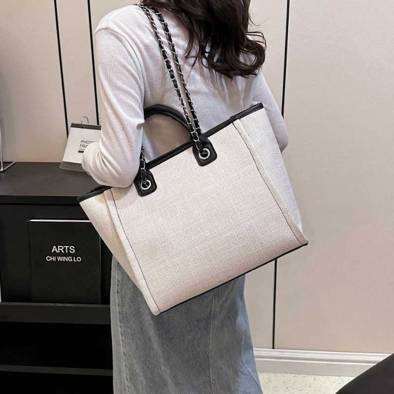 Fenna – Stor Rektangulær Toteveske med Kjedestropp