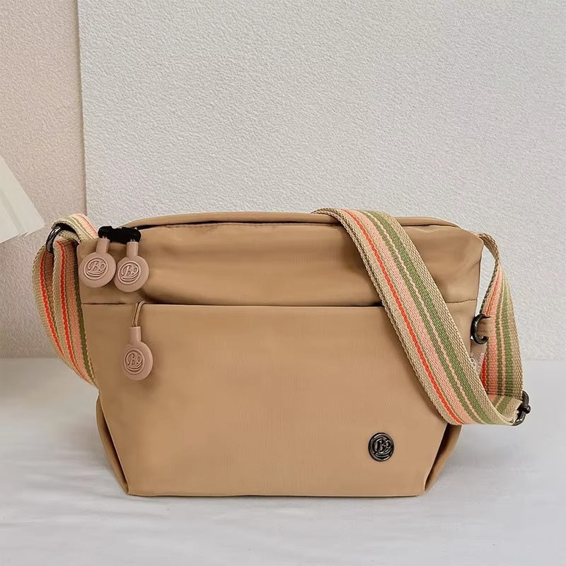 Brooklyn – Skulderveske med justerbare stropper og glidelåslommer