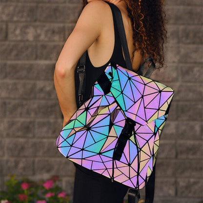 Alina – Ryggsekk med Stor Kapasitet og Geometrisk Design