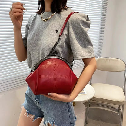 Carina – Skulderveske med Stor Kapasitet og Kjede