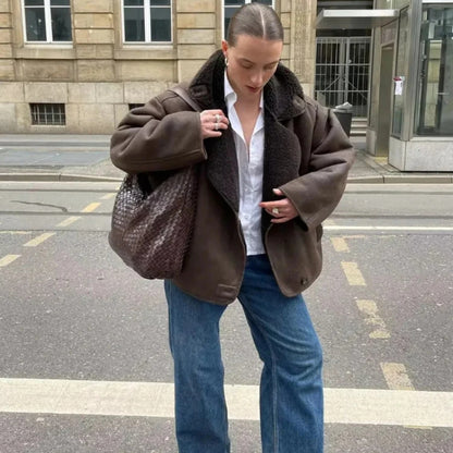 Emma – Langermet Jakke med Lommer og Knapper