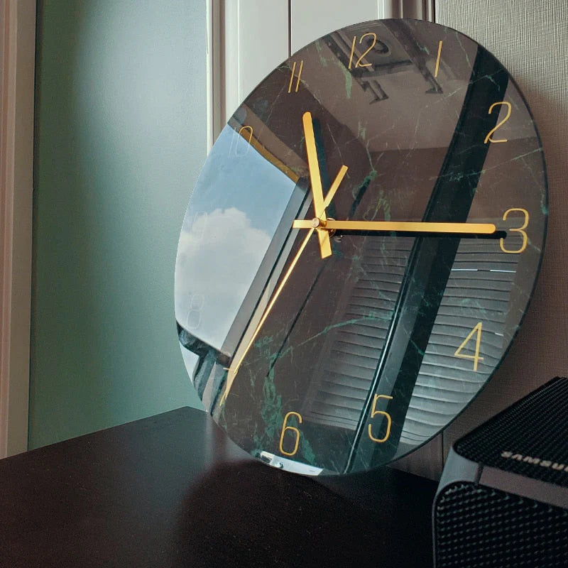 ClearTick - Moderne veggklokke i glass med minimalistisk design
