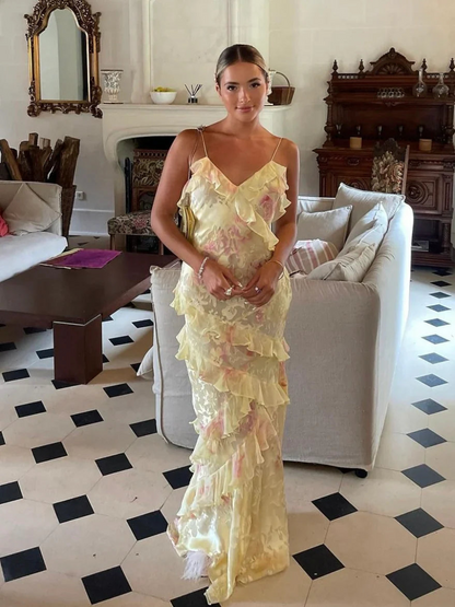 Isla – Gulvlengde kjole med flagrende skjørt og innsvinget midje