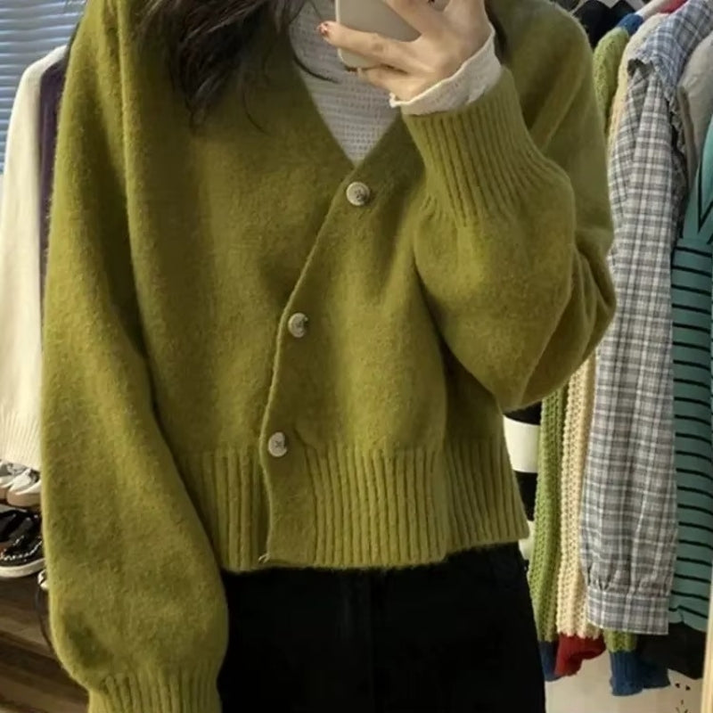 Eva – Cardigan med V-hals lange ermer og knapper foran