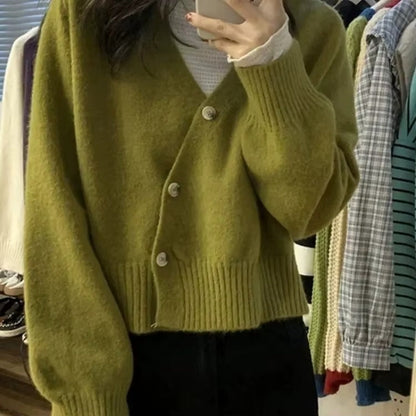 Eva – Cardigan med V-hals lange ermer og knapper foran