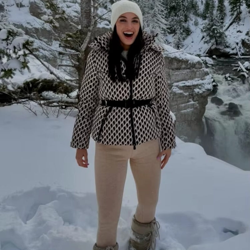 Liana – Hettejakke med glidelås, lange ermer og midjebelte