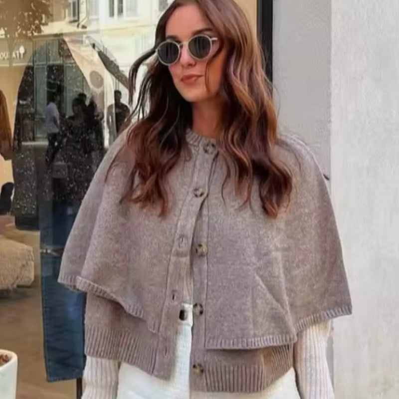 Nora – Kort Cardigan med Rund Hals og Knapper