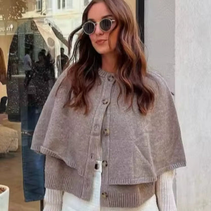 Nora – Kort Cardigan med Rund Hals og Knapper