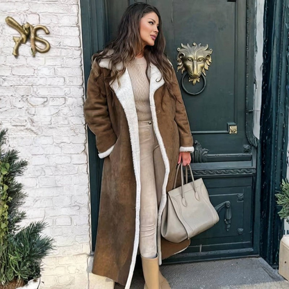 Marthe – Lang kåpe med lommer jakkeslag og lange ermer