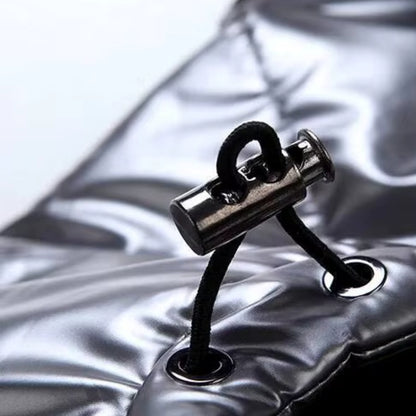 Manfred – Ermeløs polstret jakke med hette og glidelås