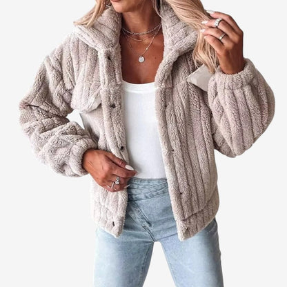 Vilde – Langermet Jakke med Knapper og Brystlommer