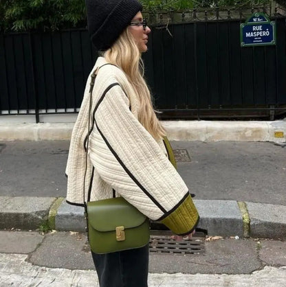 Isabella - Stilig Kort Pufferjakke med Fargeblokker og Vintage Quiltemønster