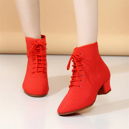 Natalie – Stilige ankelstøvletter med snørelukking og lav blokkhæl