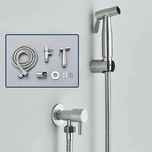 AquaFlow - dusjhode med justerbart trykk og sprutfri design