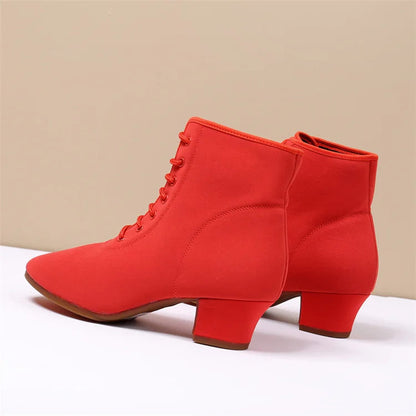 Natalie – Stilige ankelstøvletter med snørelukking og lav blokkhæl