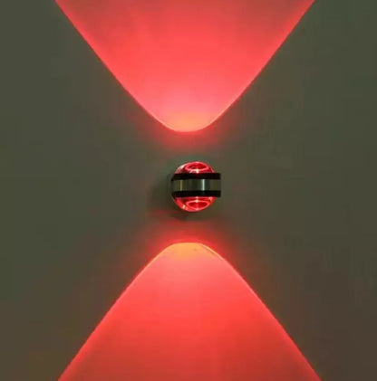 CrystalGlow - Luksuriøs LED-vegglampe i krystall for elegant interiør