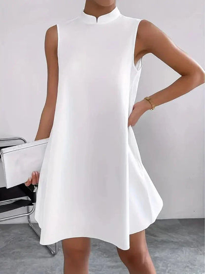 Luna - Ermeløs A-linjeformet kjole med høy krage