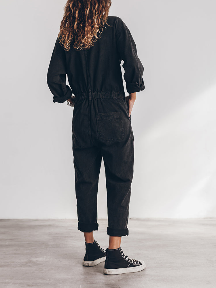 Freya - Avslappet passform front knapp jumpsuit med praktiske lommer