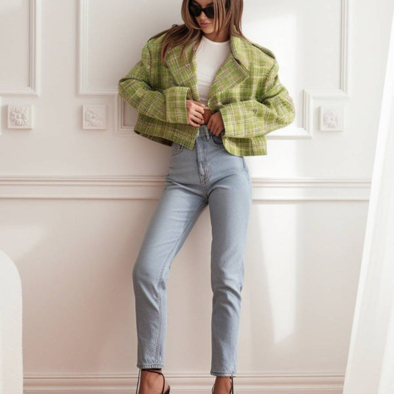 Maja – Kort kåpe med dobbeltspent rutemønster og lange ermer