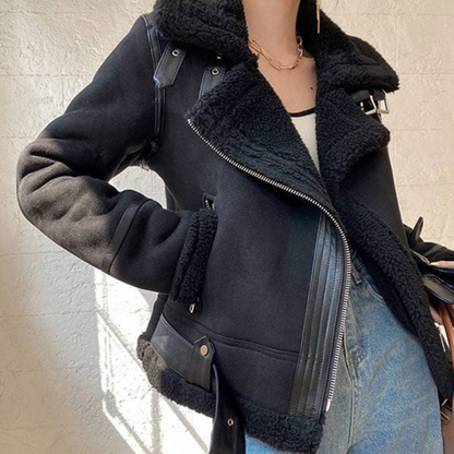 Julie – Jakke med lange ermer glidelåsbelte og jakkeslag