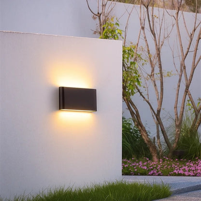 BrightEdge – Vanntett Utendørs LED Vegglampe