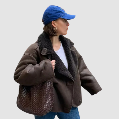 Emma – Langermet Jakke med Lommer og Knapper