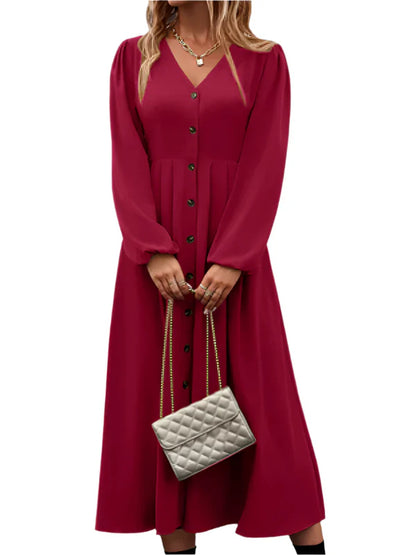 Amalie - Elegant kjole med lange ermer og V-hals knappedetaljer