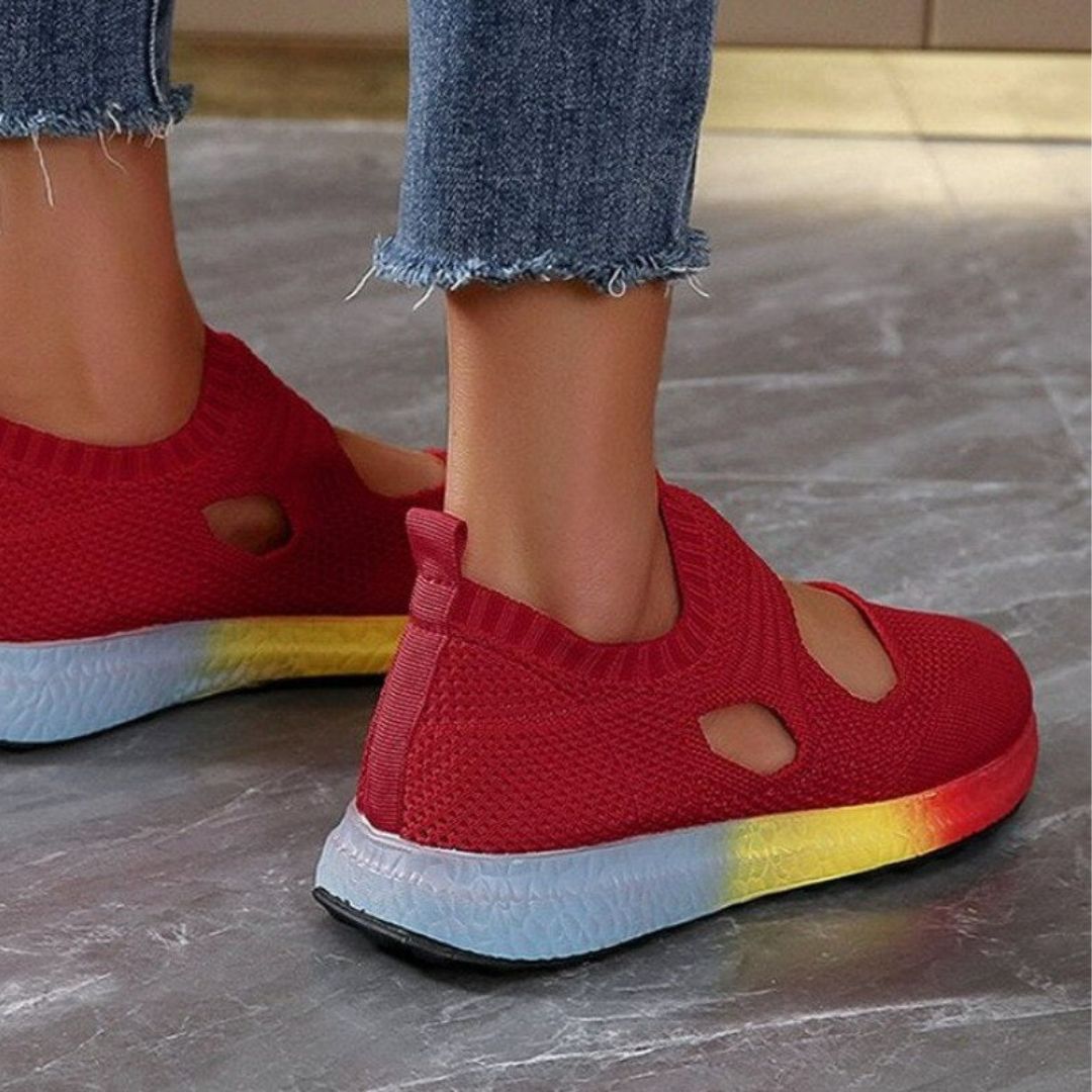 Lauren - Slip on joggesko med utskårne detaljer og fargerik såle