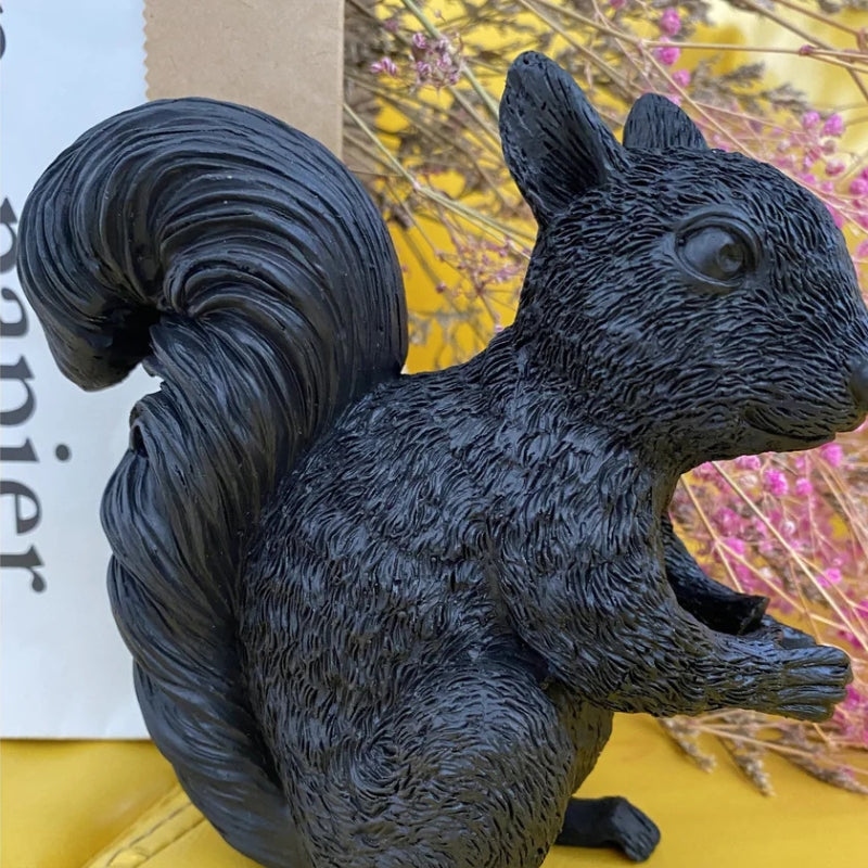 GlowDen – Mini Ekorne LED Bordlampe til Dekorasjon