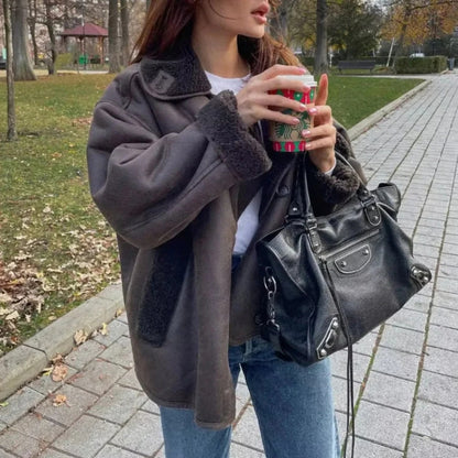 Emma – Langermet Jakke med Lommer og Knapper