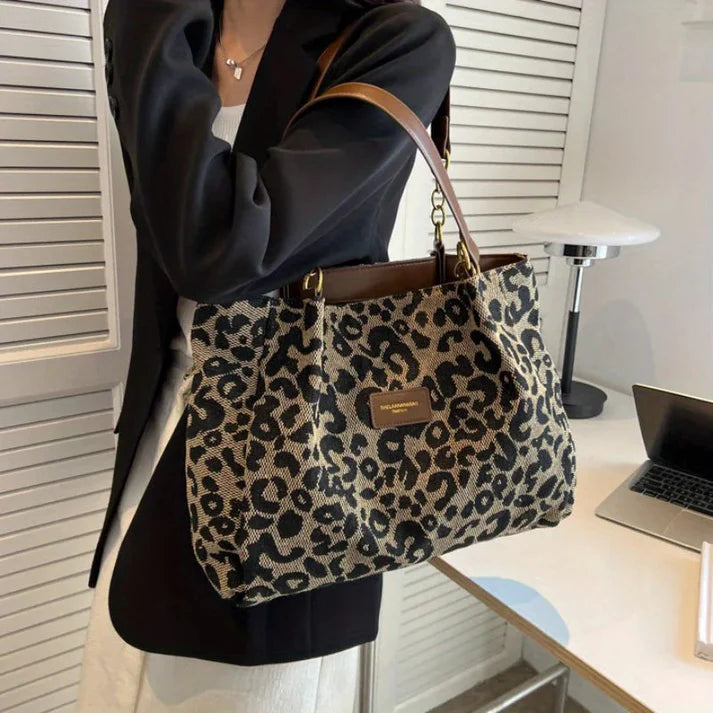 Rhea - Leopardprint håndveske med romslig interiør og dristig stil
