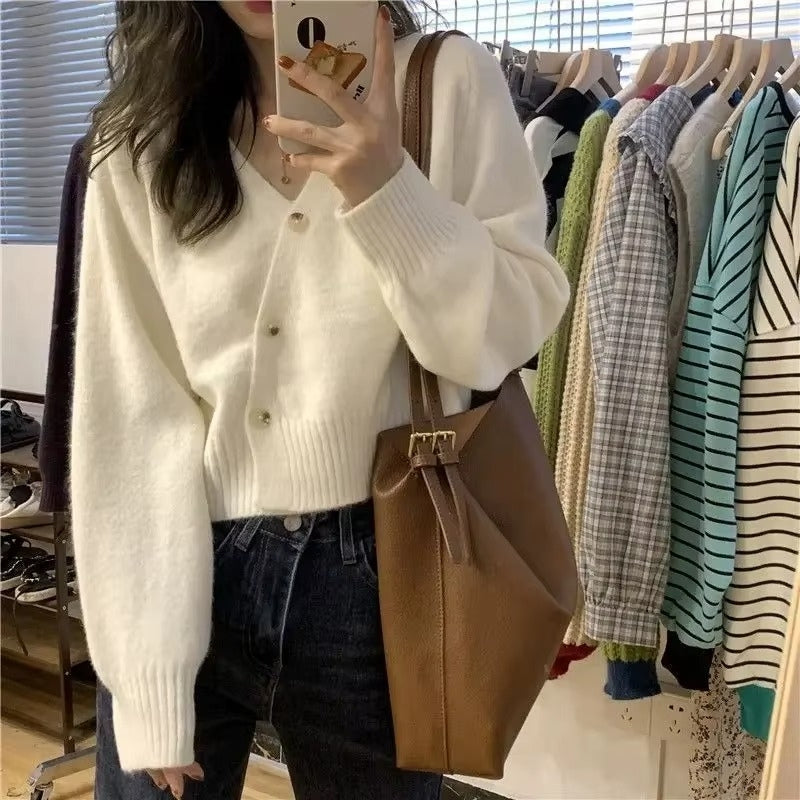 Eva – Cardigan med V-hals lange ermer og knapper foran