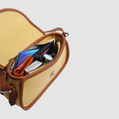 Nora – Skulderveske med Bred Stropp og Klaff