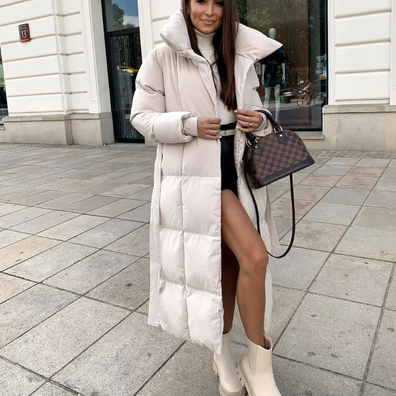 Clara – Kåpe med lange ermer, midjebelte og ståkrage