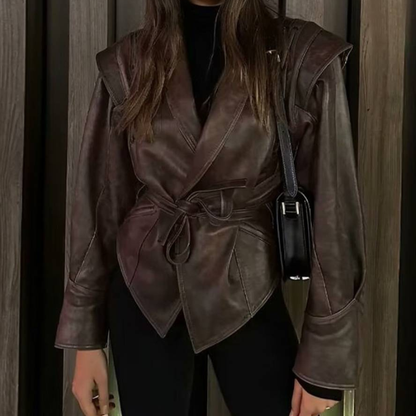 Lena – Langermet Jakke med Knappelukking Krage og Belte