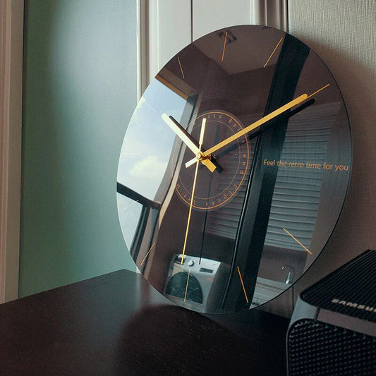 ClearTick - Moderne veggklokke i glass med minimalistisk design