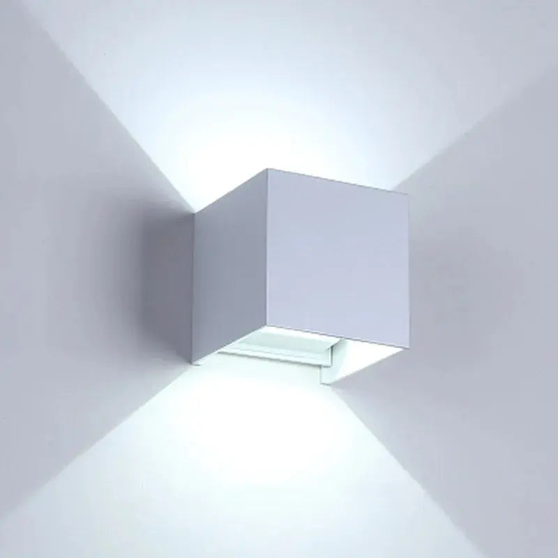 LumeGuard - Værbestandig LED-vegglampe med fjernkontroll