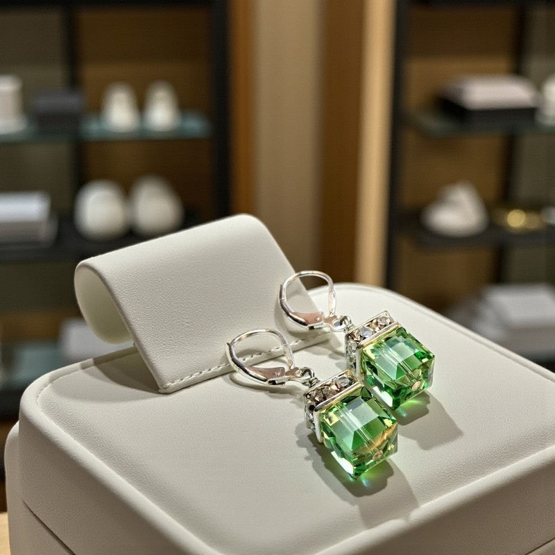 Ingrid – Stilfulle firkantede øredobber med moderne preg