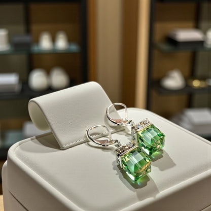 Ingrid – Stilfulle firkantede øredobber med moderne preg