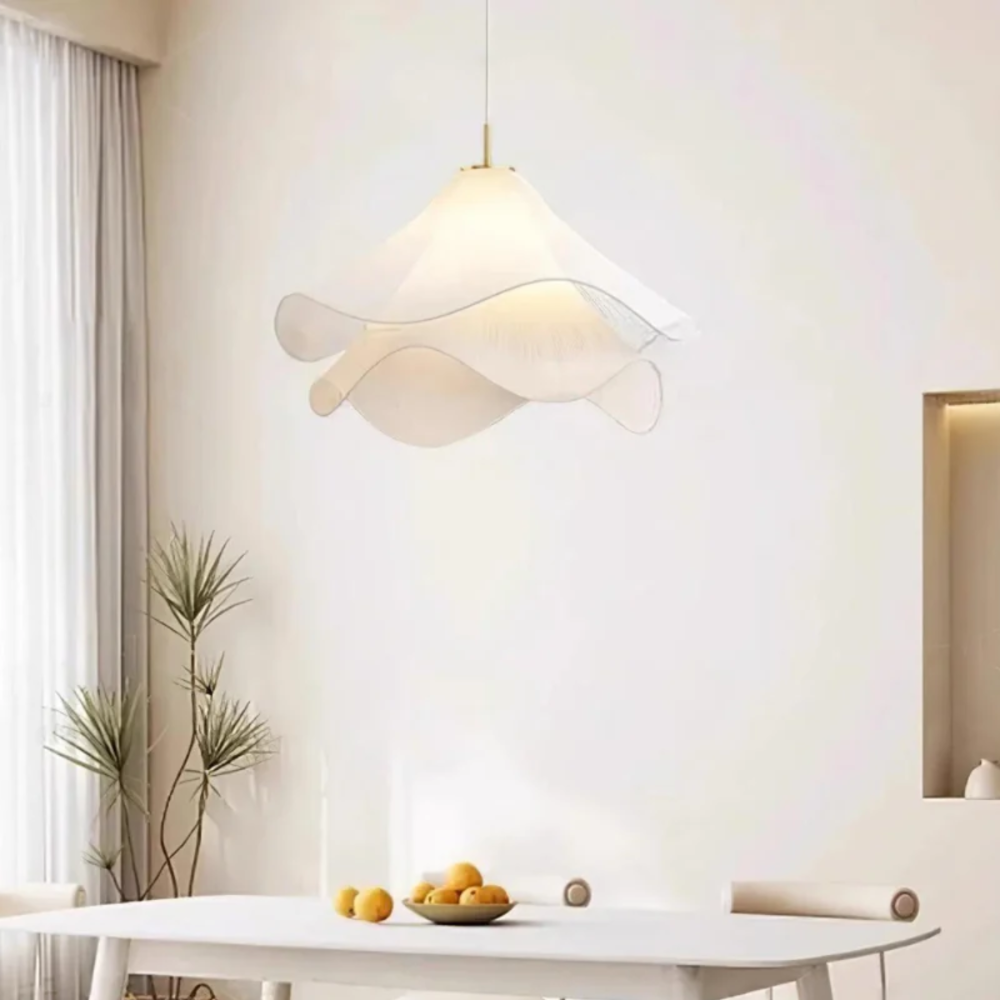 WavyLight – Stoff Taklampe med Lagdelt Bølget Skjerm