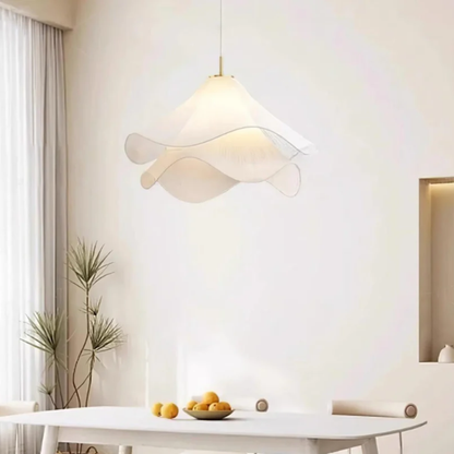 WavyLight – Stoff Taklampe med Lagdelt Bølget Skjerm